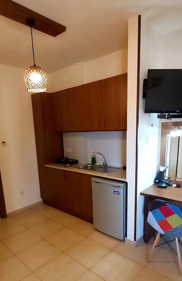 Lakis Court Apartman Lárnaka Kültér fotó