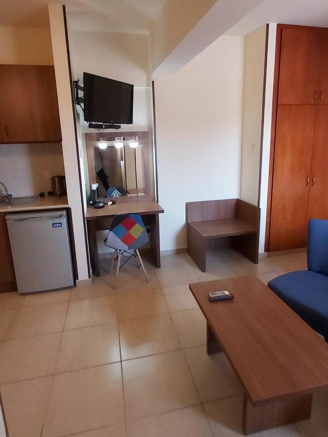 Lakis Court Apartman Lárnaka Kültér fotó