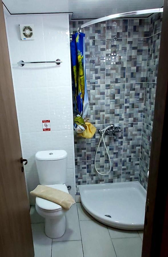 Lakis Court Apartman Lárnaka Kültér fotó