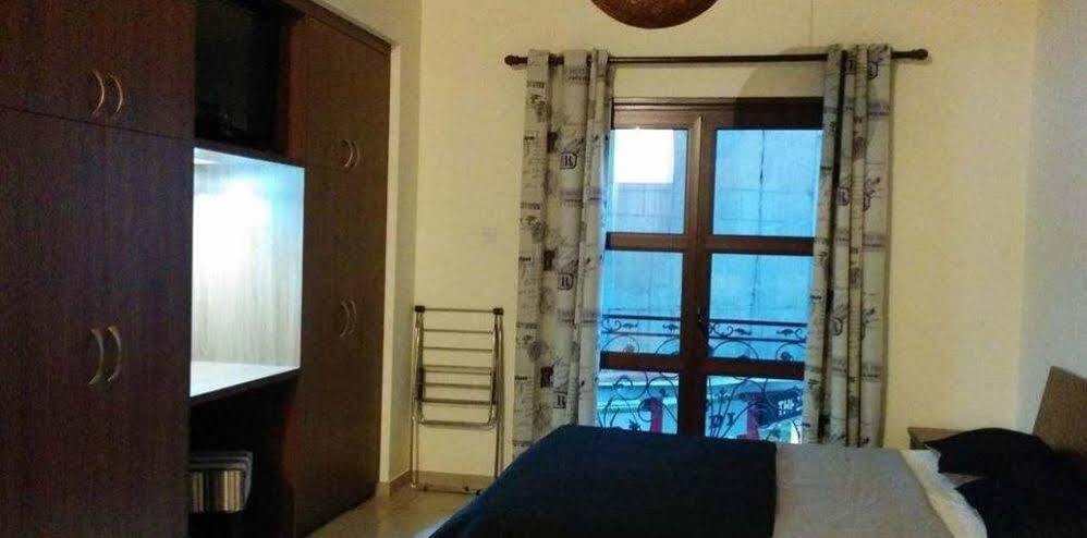 Lakis Court Apartman Lárnaka Kültér fotó